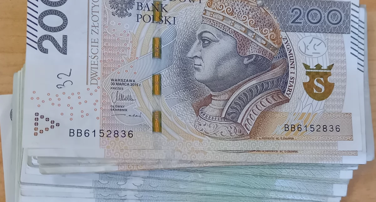 Znaleziono pieniądze w Skarżysku-Kamiennej. Kto je zgubił?