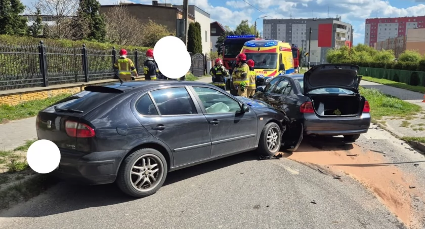 Wypadek w Skarżysku-Kamiennej. Dwaj kierowcy w szpitalu [ZDJĘCIA]