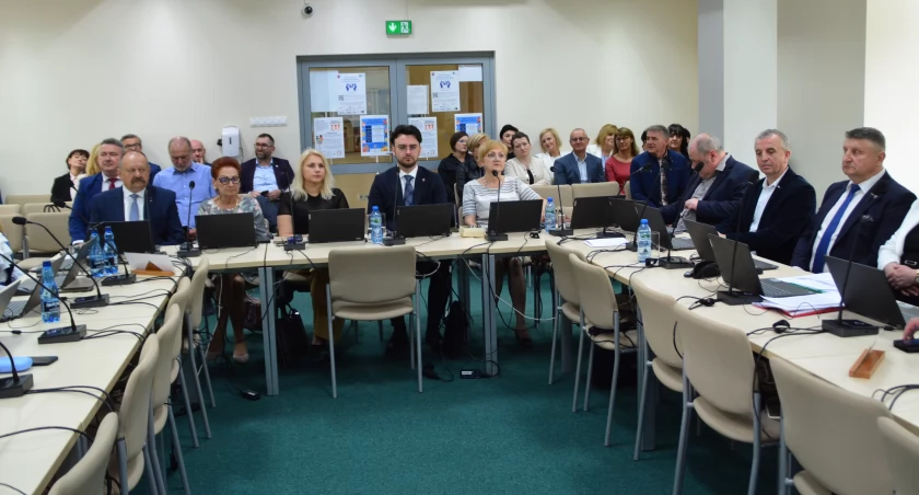 I Sesja Rady Powiatu Skarżyskiego w kadencji 2024-2029. Wybrano starostę i przewodniczącego Rady  