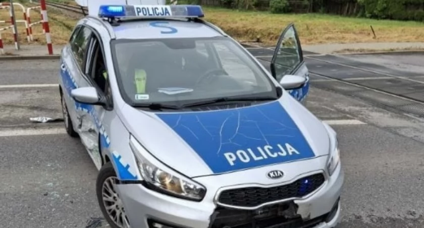 Wypadek w Skarżysku-Kamiennej. Policjanci w szpitalu
