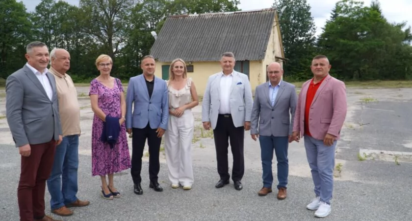 Starosta Skarżyski przekazał nieruchomość Skarbu Państwa, Gminie Suchedniów. Działka będzie służyć mieszkańcom Ostojowa