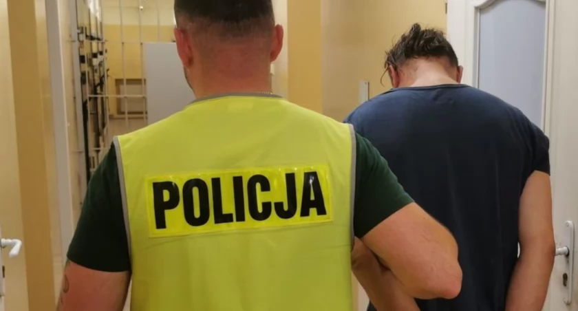 Z maczetą i amfetaminą nad wodą. Zatrzymany mieszkaniec powiatu skarżyskiego