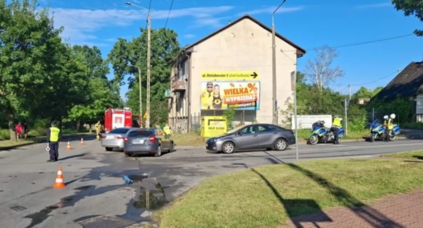 Holował samochód z pijanymi w środku. Kolejni nietrzeźwi zatrzymani przez policjantów