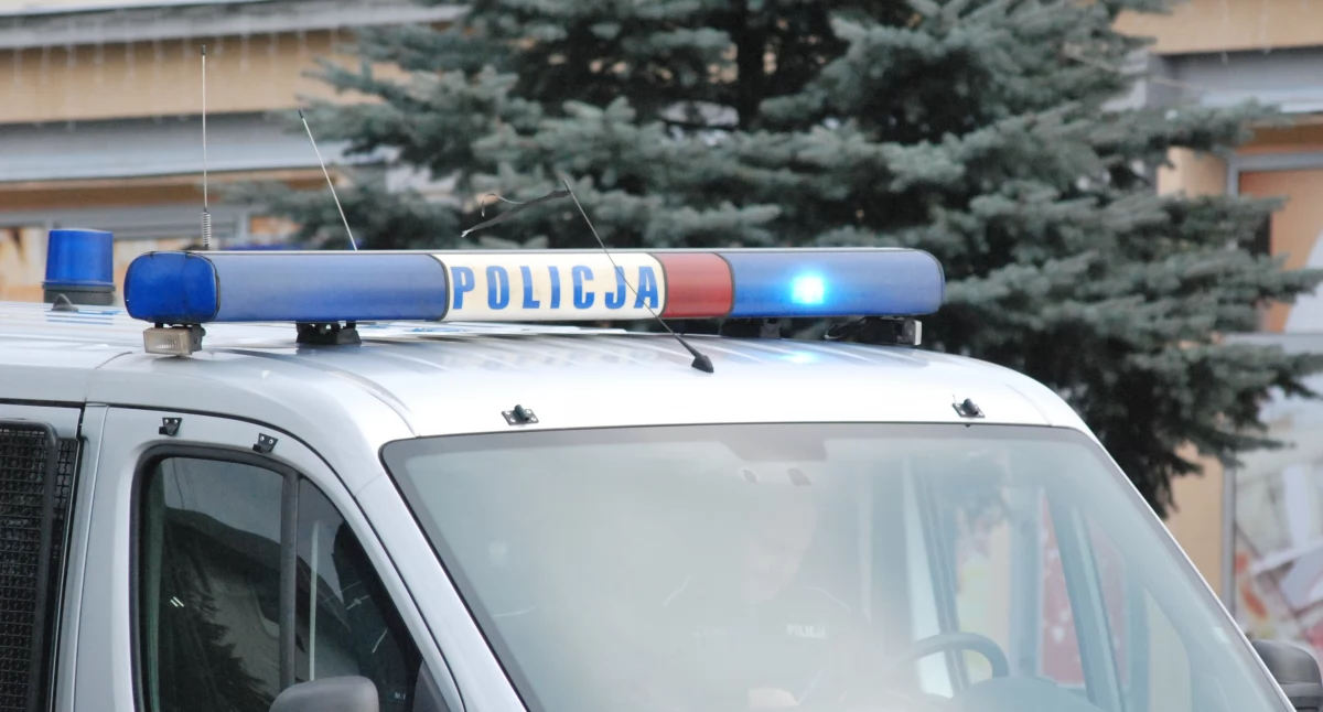 Oszust namówił seniora do inwestowania w akcje