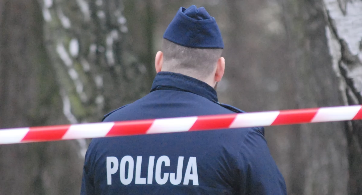 Seniorka ze Skarżyska-Kamiennej zaufała oszustowi. Pieniądze spakowała do torby