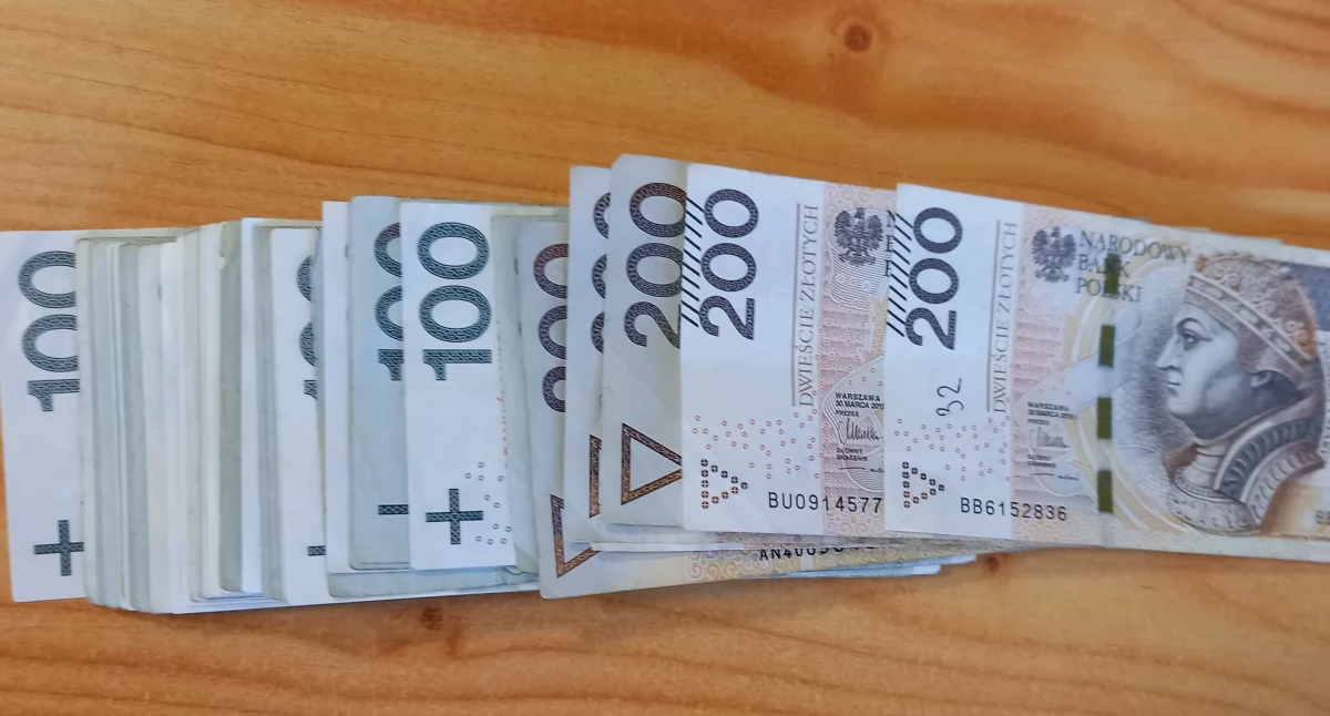 Rzekomy doradca finansowy oskubał kobietę na 300 tys. zł!