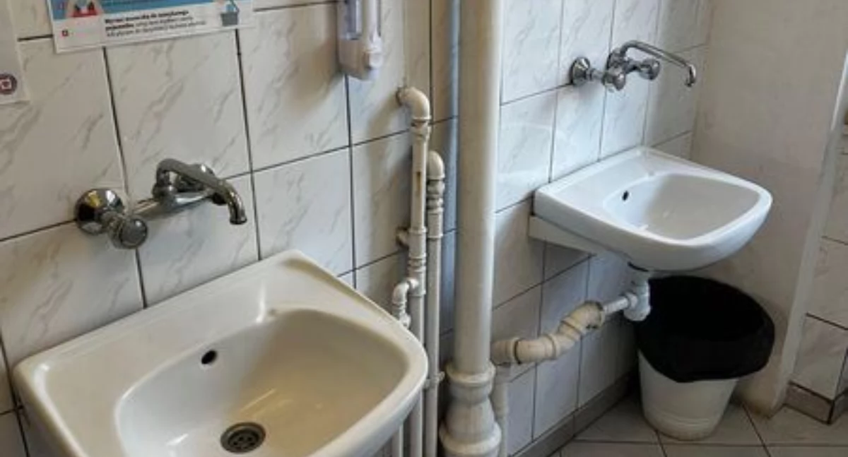 Łazienki w dwóch powiatowych placówkach specjalnych zostaną wyremontowane. Powiat Skarżyski popisał umowy z wykonawcą