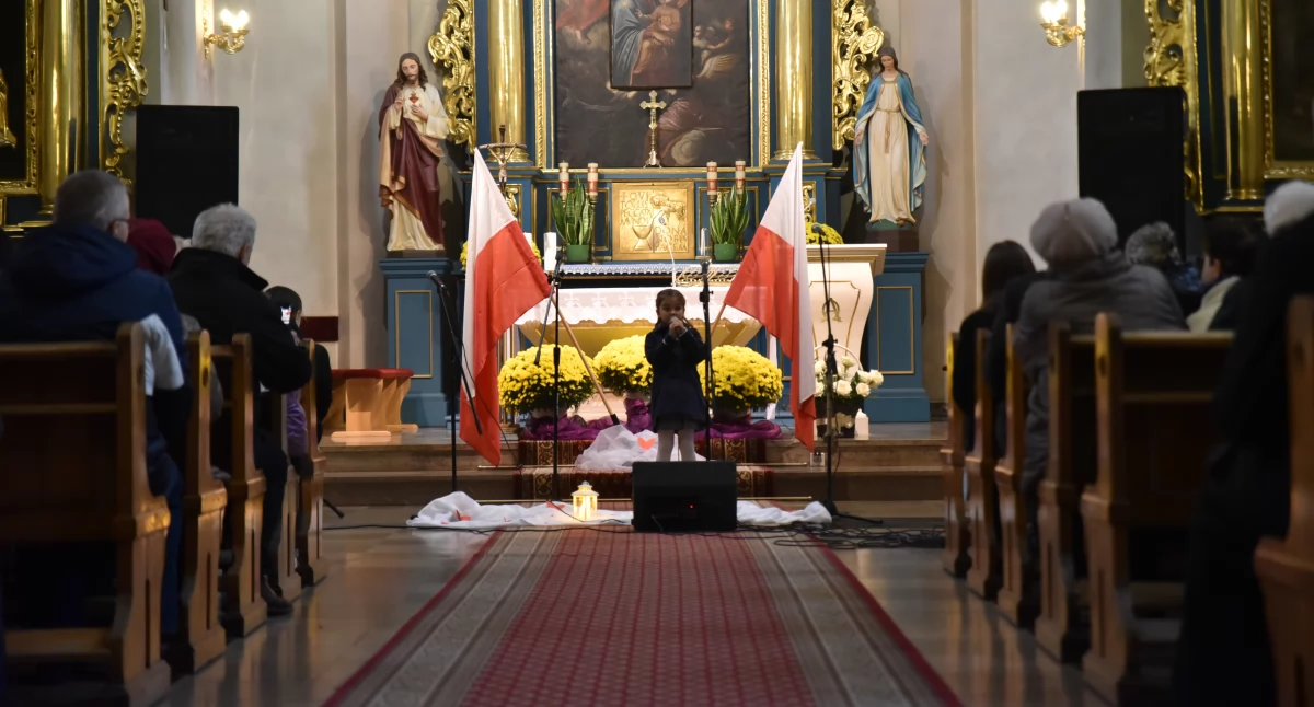 Spotkanie z pieśnią patriotyczną w Skarżysku Kościelnym 