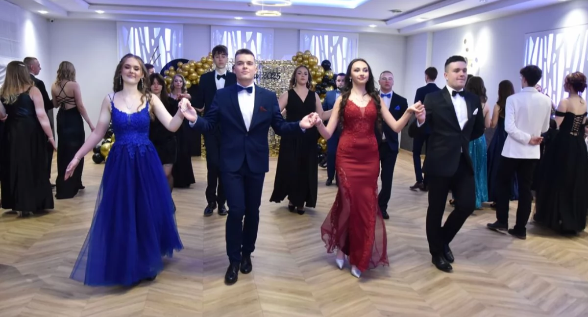 Studniówka ZSE im. Mikołaja Kopernika: Elegancja, wdzięczność i wspólna zabawa
