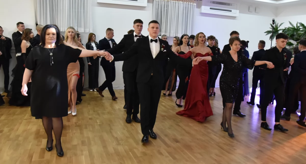 Wyjątkowa studniówka Zespołu Szkół Samochodowo-Usługowych