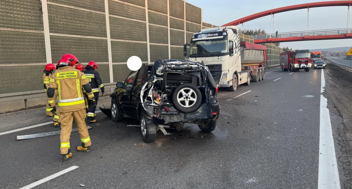 Kolizja na trasie S-7 w Skarżysku-Kamiennej. Jedna osoba pod opieką pogotowia