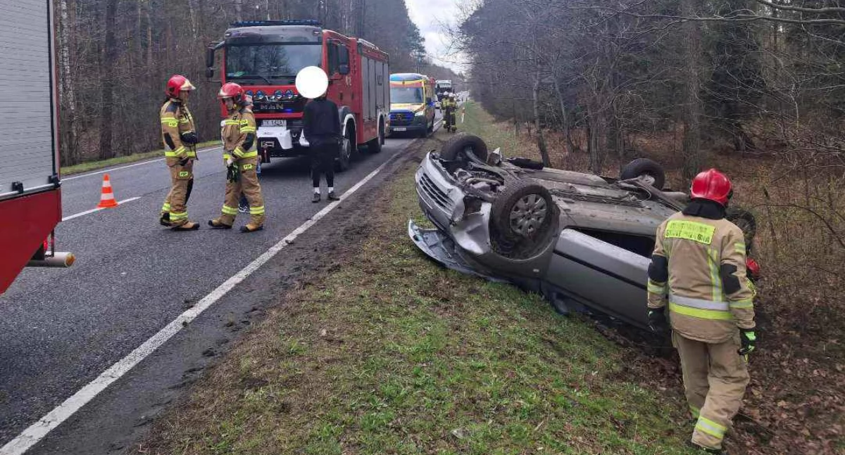 Groźna kolizja na granicy dwóch powiatów: skarżyskiego i koneckiego. 92-latek spowodował wypadek