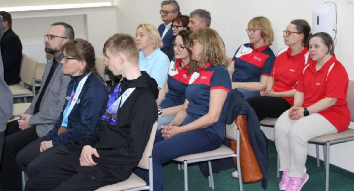 Podział środków PFRON, Rada Seniorów Powiatu Skarżyskiego, gratulacje dla olimpijczyków olimpiad specjalnych – obradowała Rada Powiatu Skarżyskiego