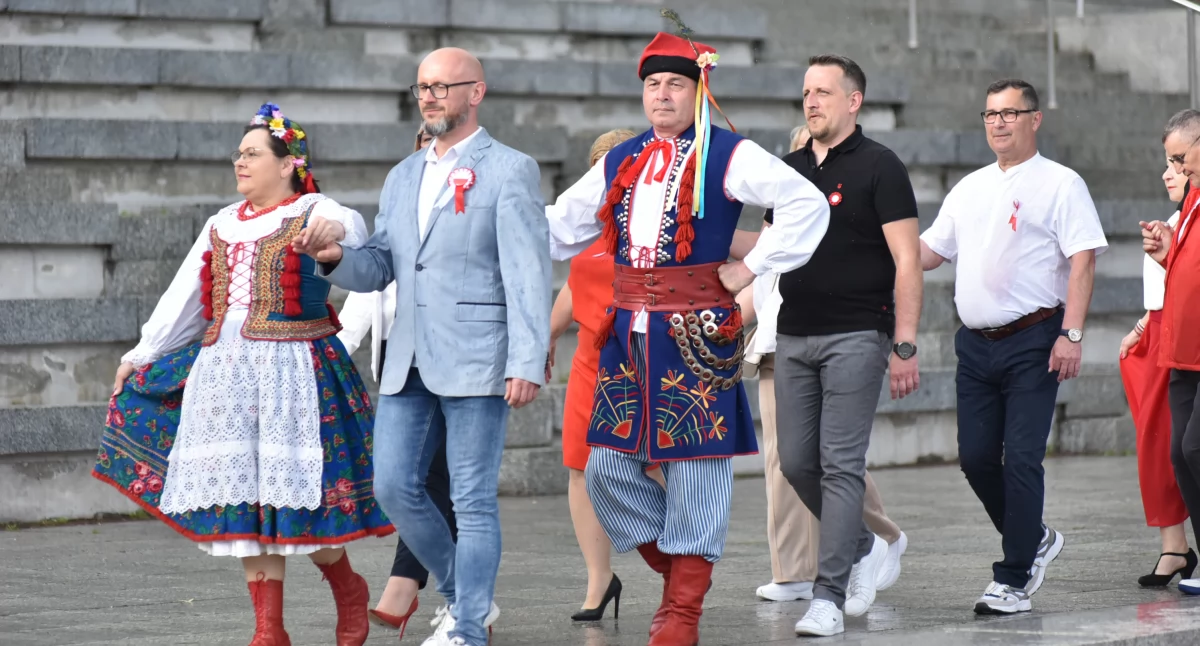 Majówka z polonezem i kiełbaską na Placu Staffa 