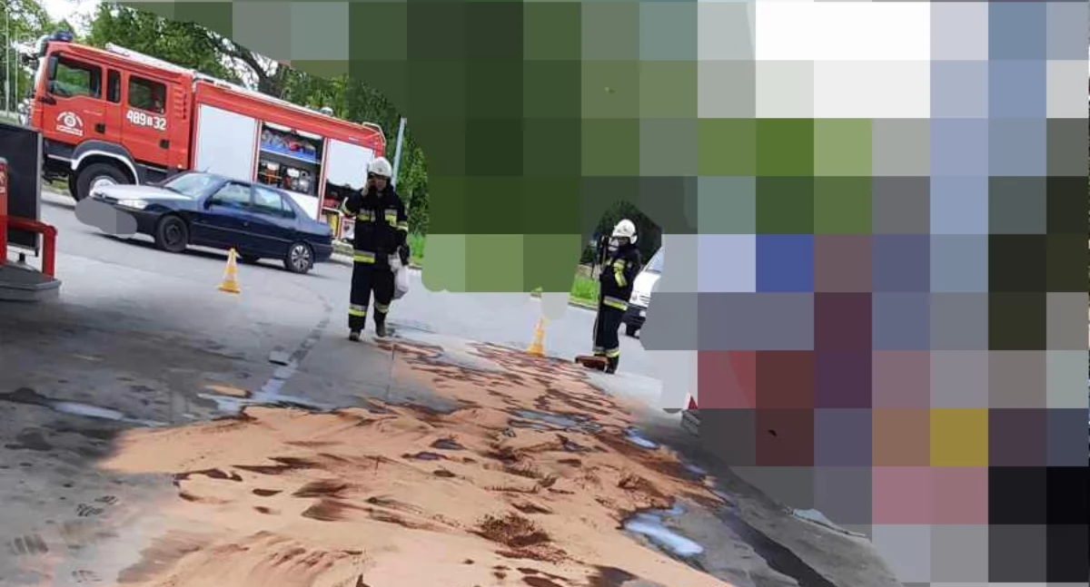 Interwencja OSP Lipowe Pole Plebańskie w Skarżysku-Kamiennej. Niebezpieczna plama na stacji paliw