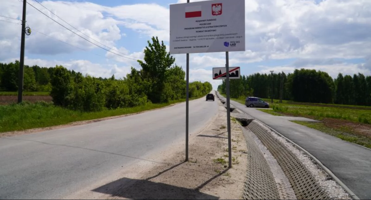 Zakończono budowę ścieżki pieszo-rowerowej przy niebezpiecznej drodze powiatowej - większe bezpieczeństwo i komfort dla mieszkańców gminy Łączna