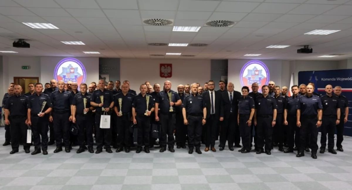 Sukces policjantów ze Skarżyska-Kamiennej w wojewódzkim konkursie dzielnicowych. Duet na podium
