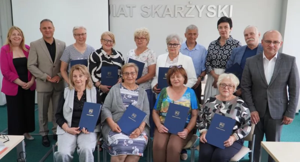 Rada Seniorów Powiatu Skarżyskiego rozpoczęła działalność – członkowie odebrali akty powołania oraz wybrali prezydium Rady