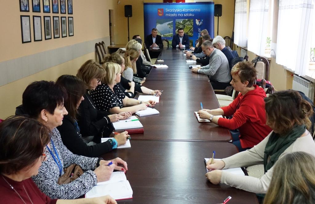 Informacja o zawieszeniu działalności miejskich placówek oświatowych i kulturalnych
