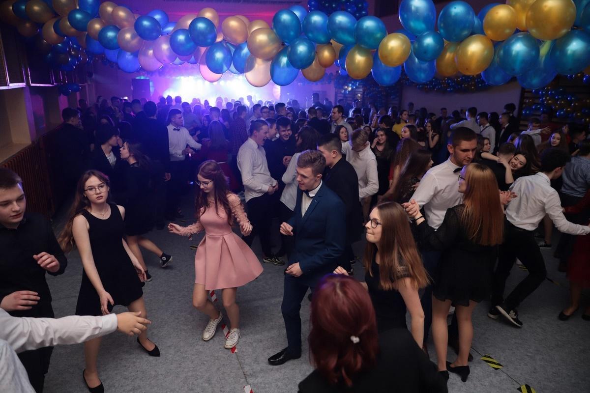 Uczniowie skarżyskich szkół bawili się na Balu Romantyka w 