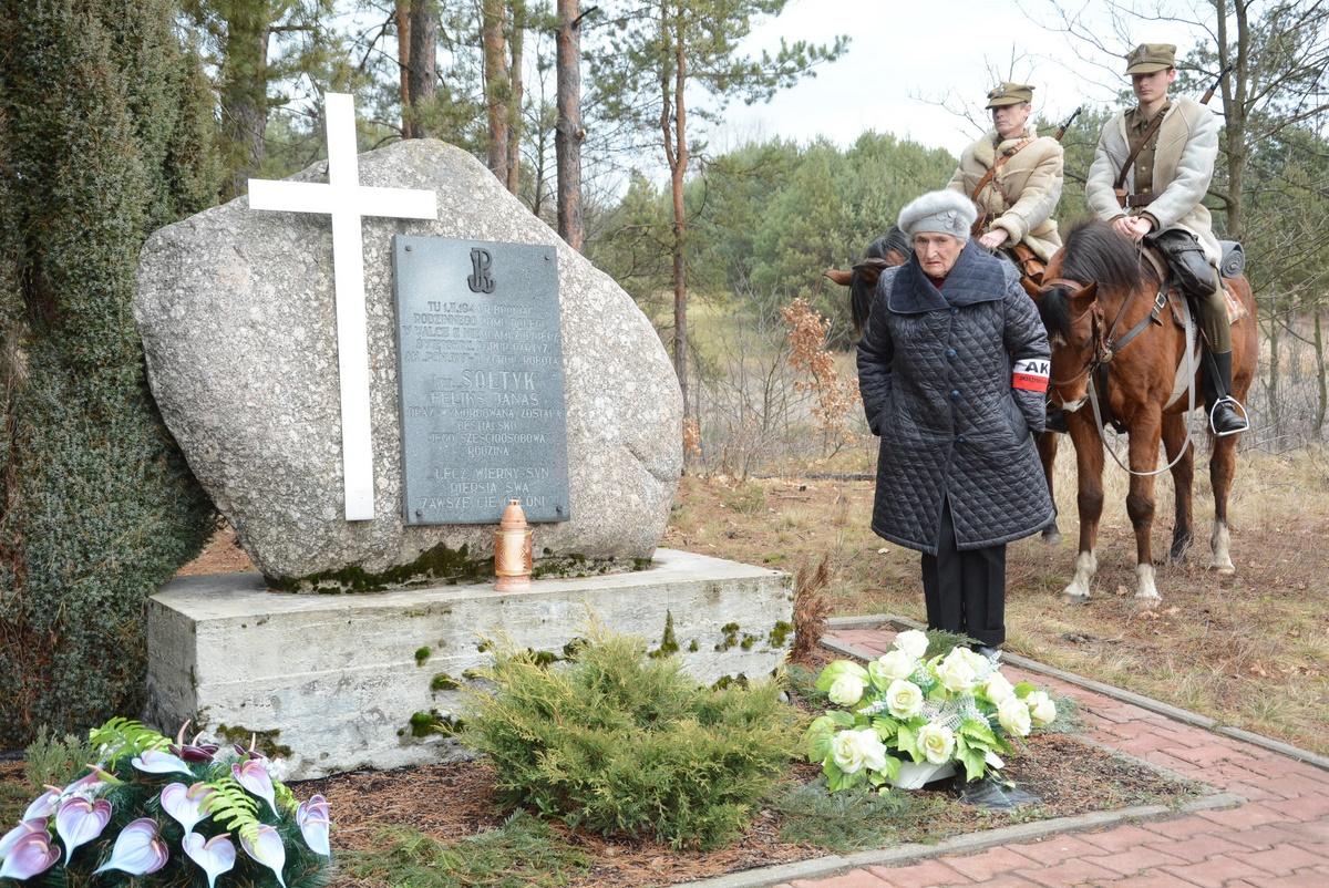 Uczcili pamięć pomordowanych w Mroczkowie