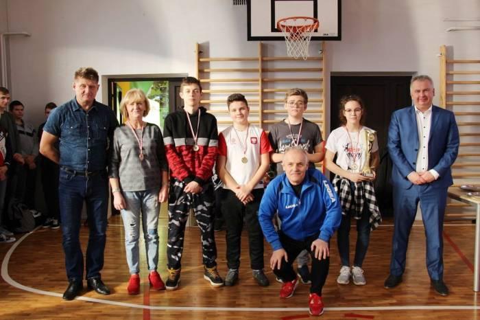 Uczniowie z Odrowążka najlepsi w tenisie stołowym