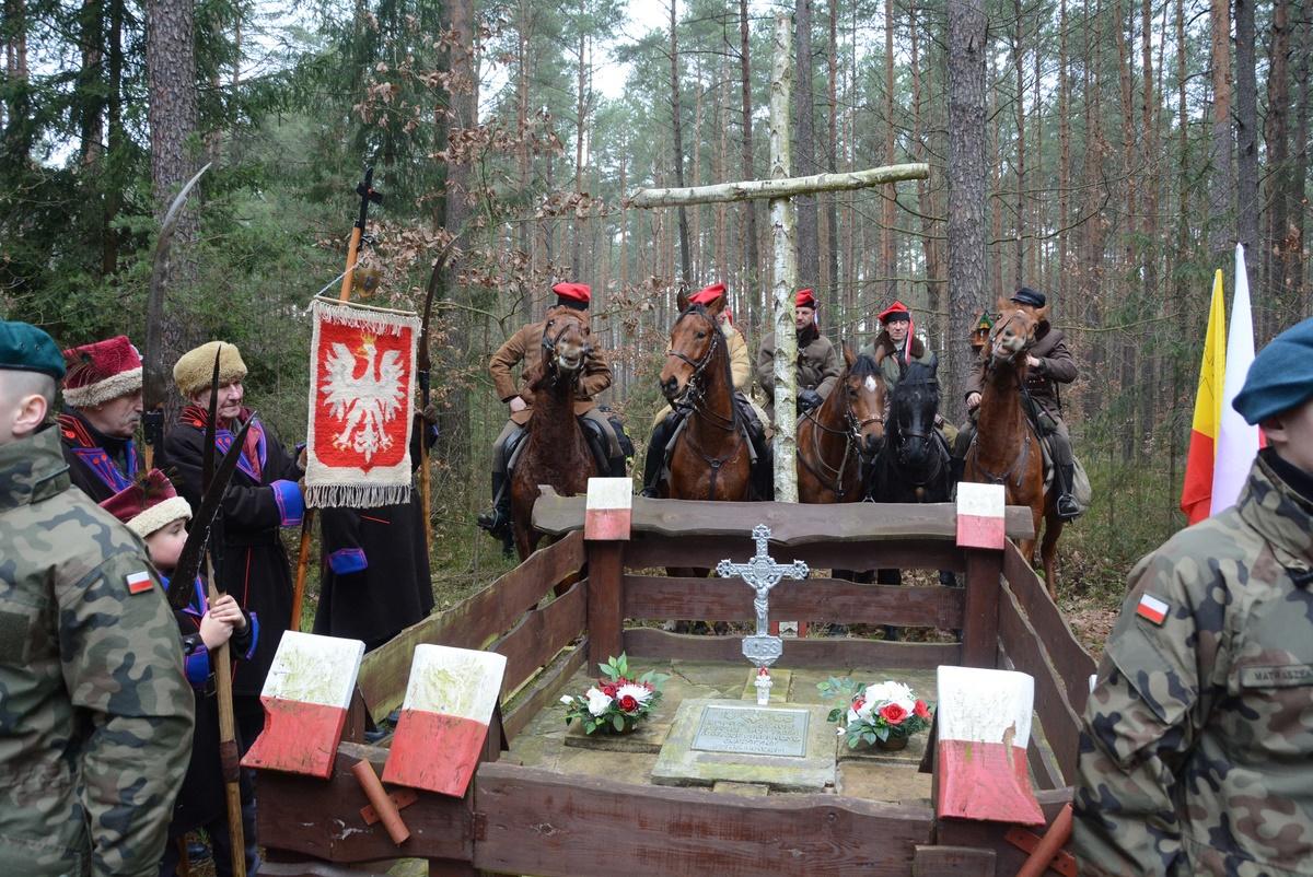 W Skarżysku Kościelnym i w Kierzu Niedźwiedzim uczcili pamieć powstańców styczniowych