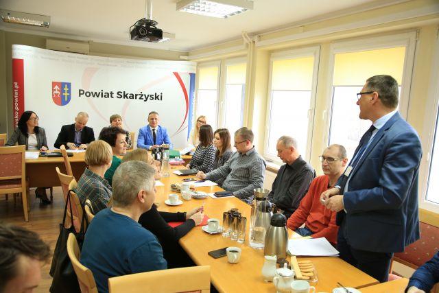 Podpisano umowę z wykonawcą w projekcie „e-Geodezja cyfrowy zasób Województwa Świętokrzyskiego”