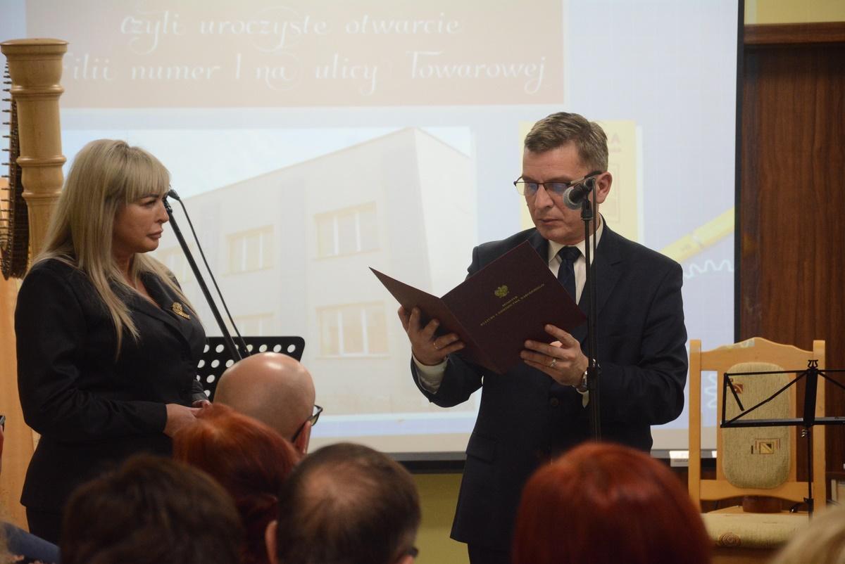 Biblioteka już po remoncie, na otwarcie zaśpiewała Anna Jurksztowicz