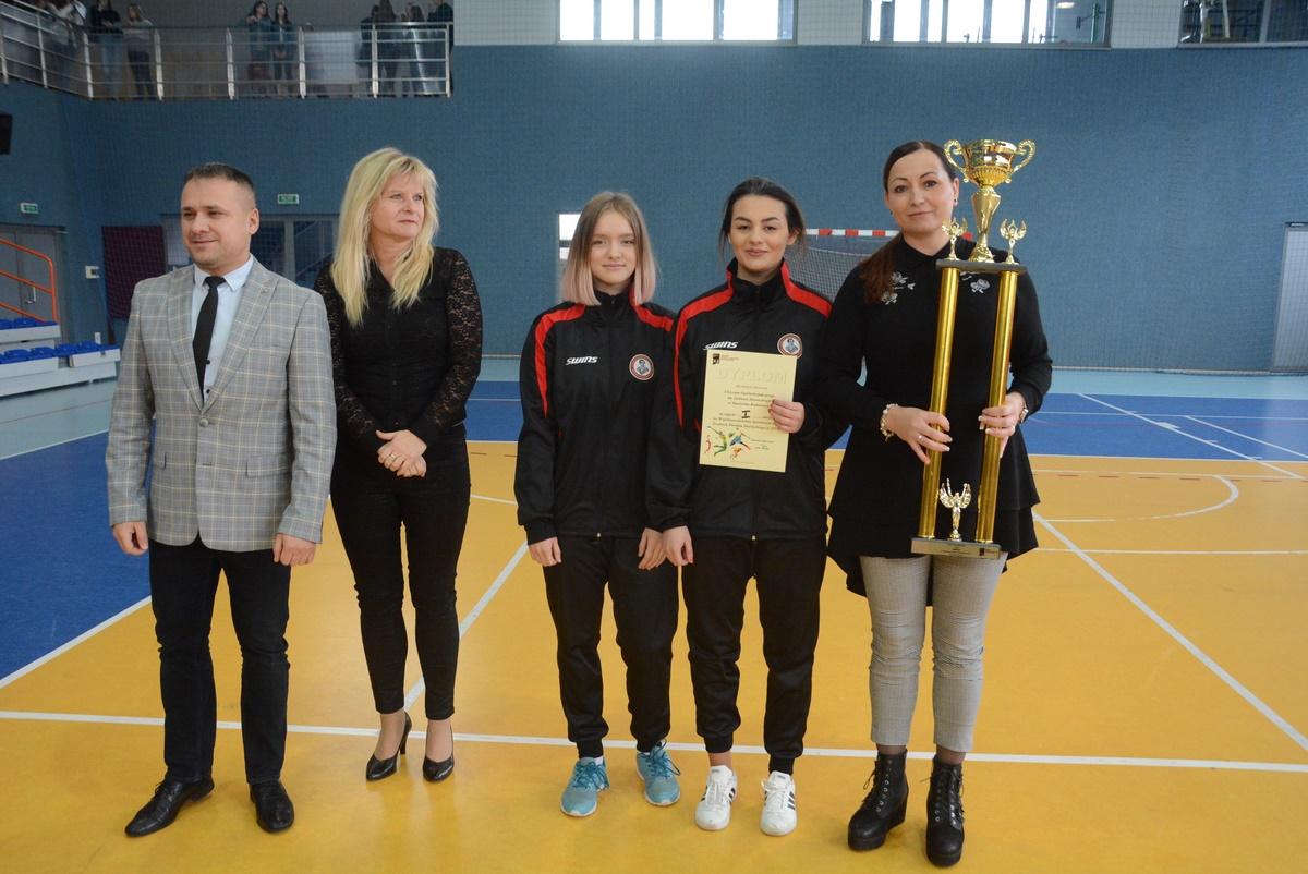 Puchar Starosty ponownie w rękach I LO i ZST