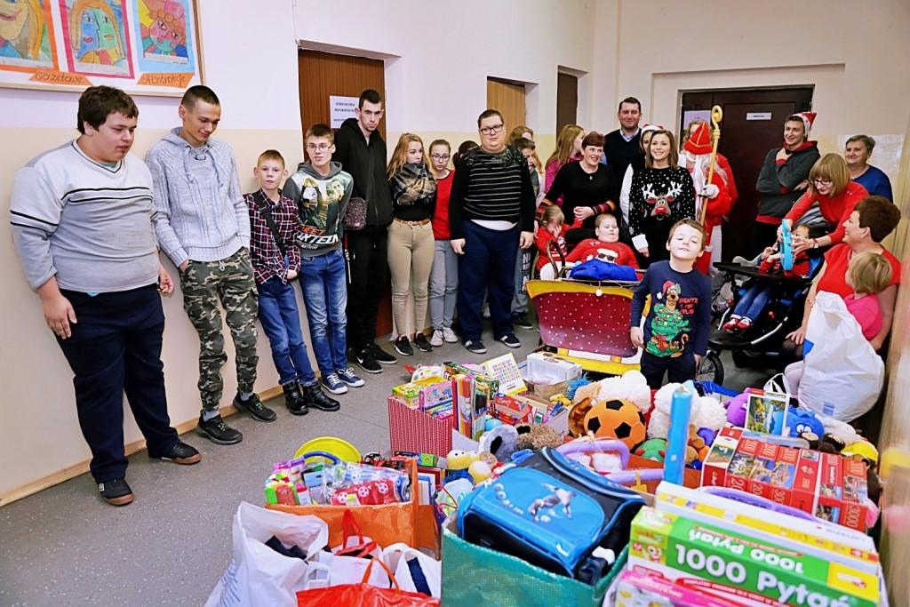Mikołajkowe upominki od Młodzieżowej Rady Miasta