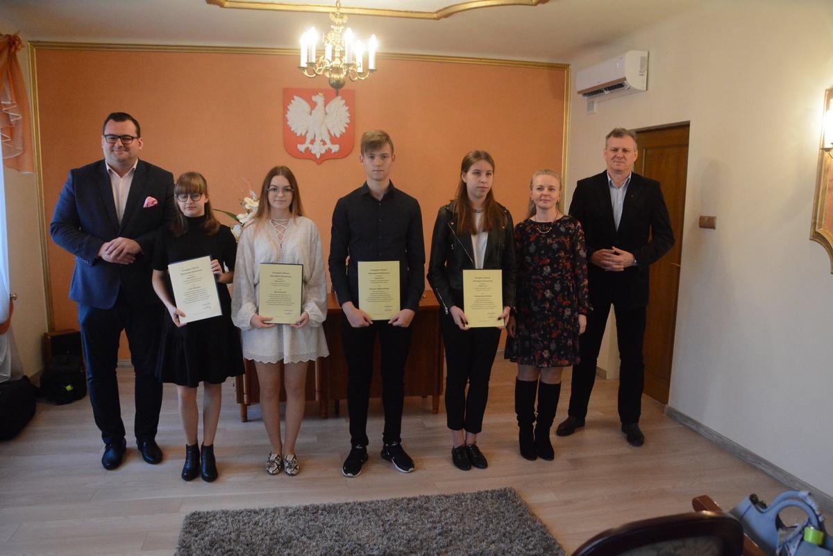 Prezydent wręczył stypendia z programu „Mocny Fundament”