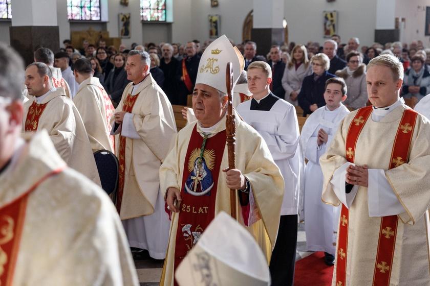 Nuncjusz Apostolski  w Sanktuarium Matki Bożej Ostrobramskiej na 30-lecie powstania