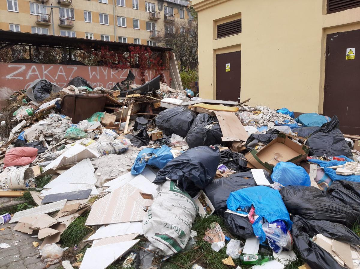 Władze Skarżyska mówią STOP ZAŚMIECANIU OSIEDLI