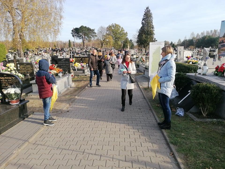 Kwestowano w całym powiecie. Zebrano ponad 21 tysięcy na renowację nagrobków