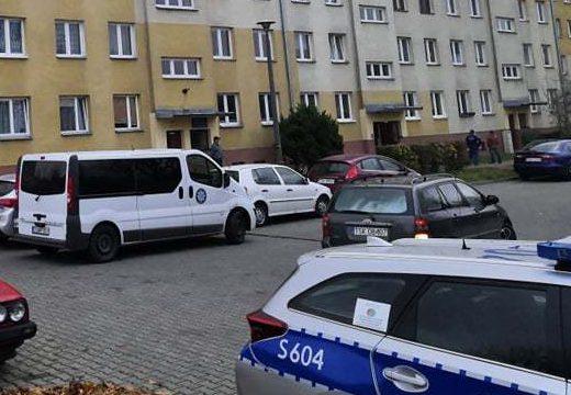 PILNE: Dramat z nożem w ręku. Padł strzał...