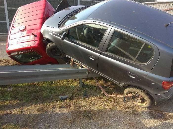 Uderzył w bariery, a następnie...