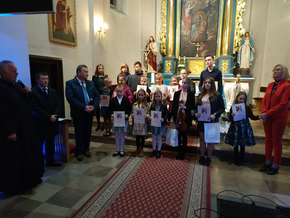 W piosence i myślach wspominali Jana Pawła II