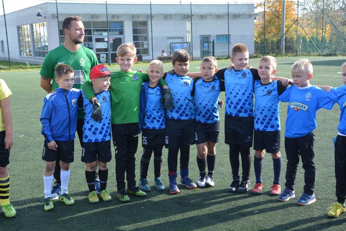 „Z Podwórka na Stadion o Puchar Tymbarku”. Młodzi piłkarze rozpoczęli walkę o finał na 