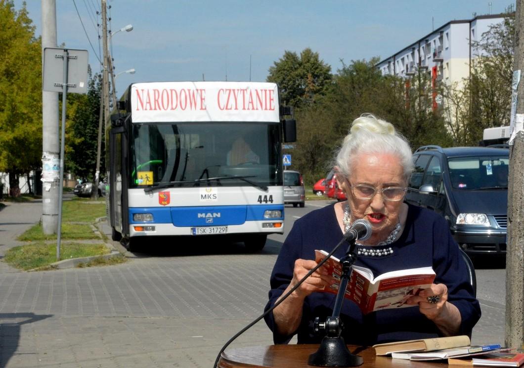 Narodowe Czytanie 2019: Autobus Literacki na ulicach Skarżyska