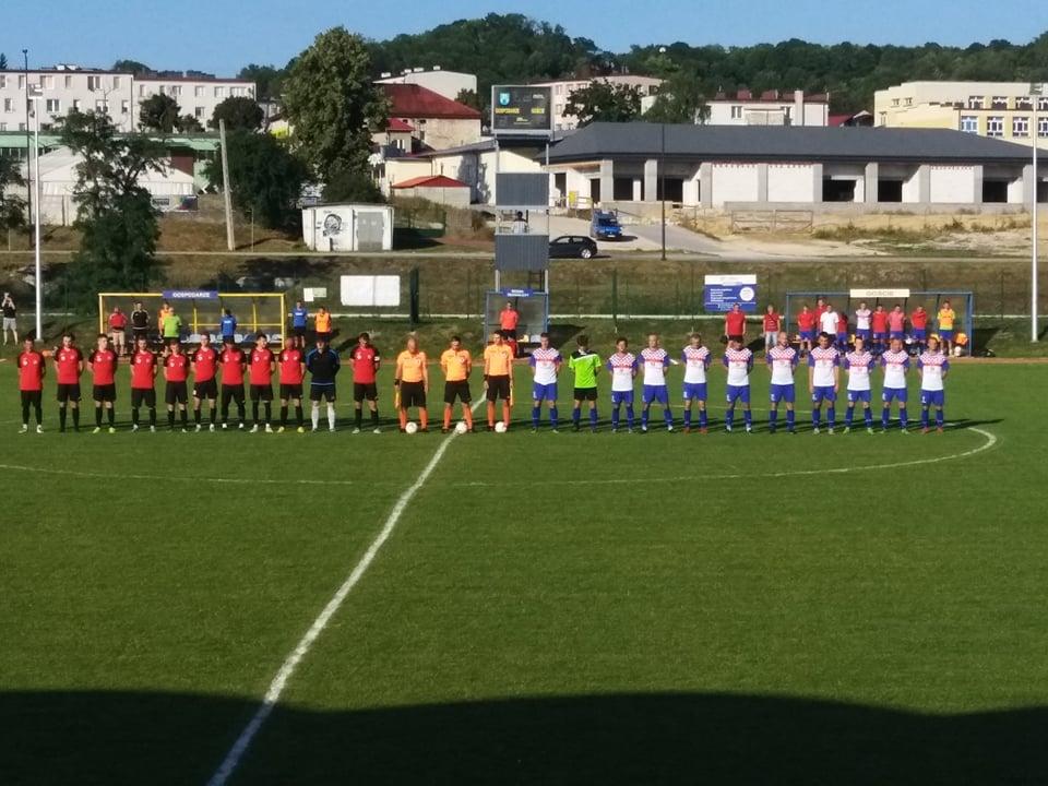 Granat zwycięża na inaugurację sezonu