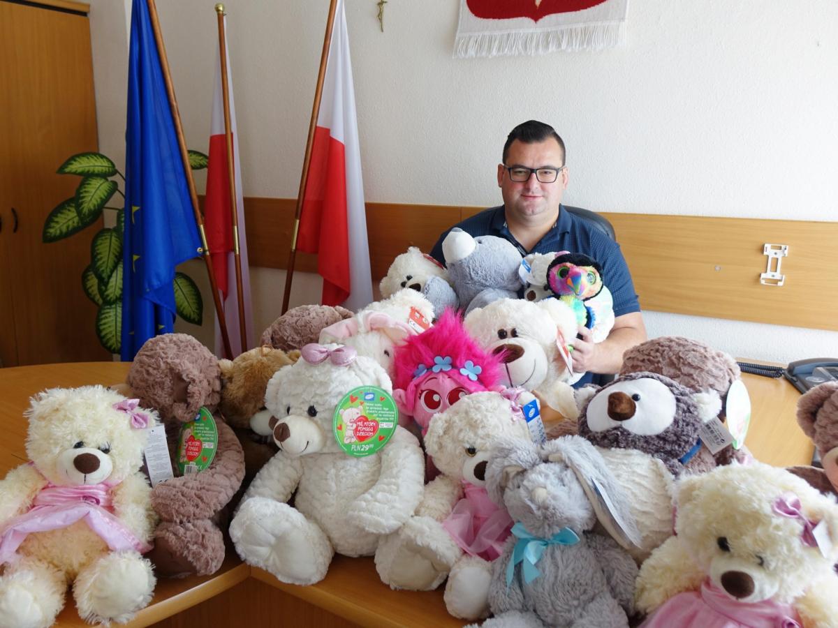 Pluszaki ze Skarżyska trafią do małych pacjentów z Centrum Zdrowia Dziecka