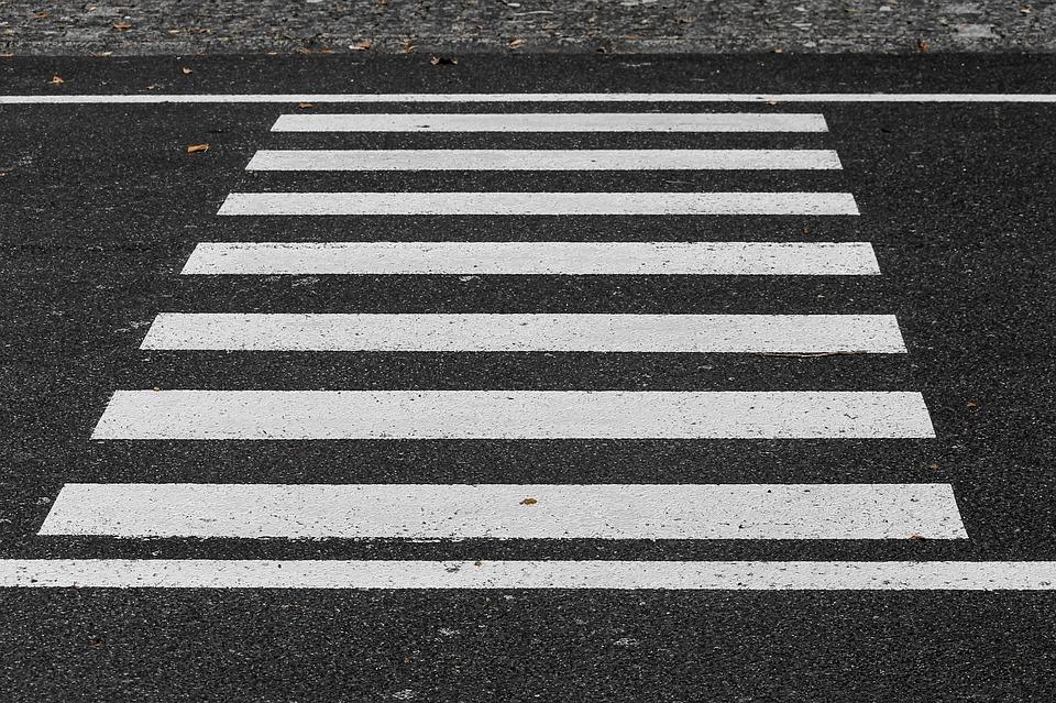 Zachowaj ostrożność przed przejściem dla pieszych