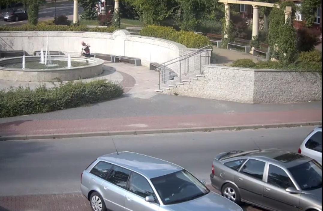 Usnął w fontannie...Co jeszcze miał na sumieniu? [video]
