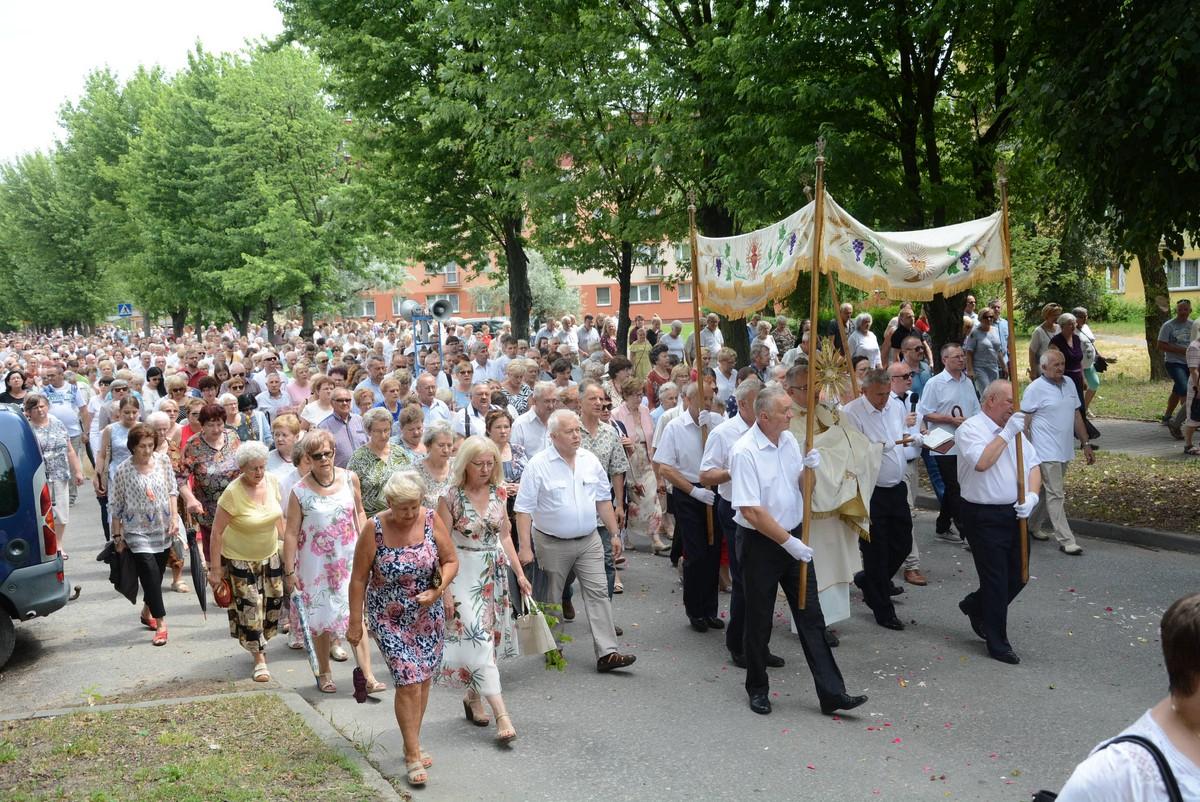 Tłumy na procesji Bożego Ciała