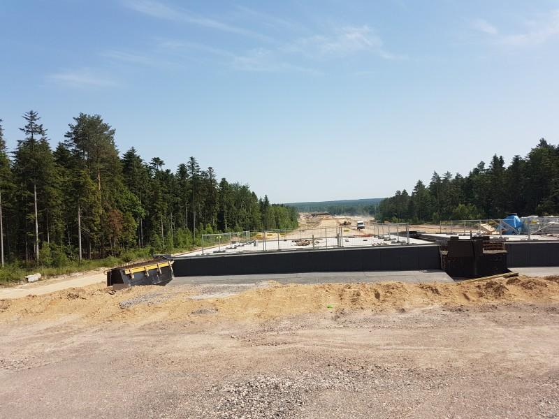 Budowa skarżyskiego odcinka drogi ekspresowej S7 - trwają roboty przy podbudowie pod nawierzchnię