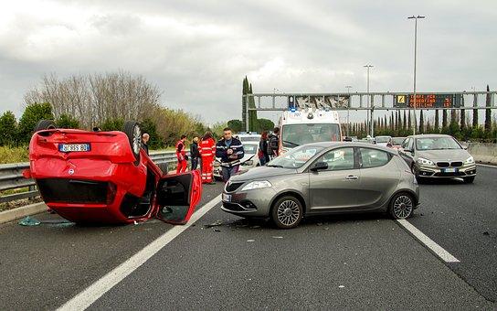 Wypadek samochodowy: jak z sukcesem uzyskać odszkodowanie? Kilka przydatnych porad
