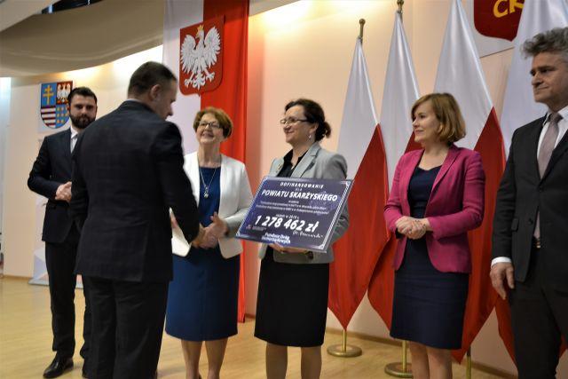 Ponad 1 milion 200 tysięcy zł na przebudowę dróg dla powiatu skarżyskiego
