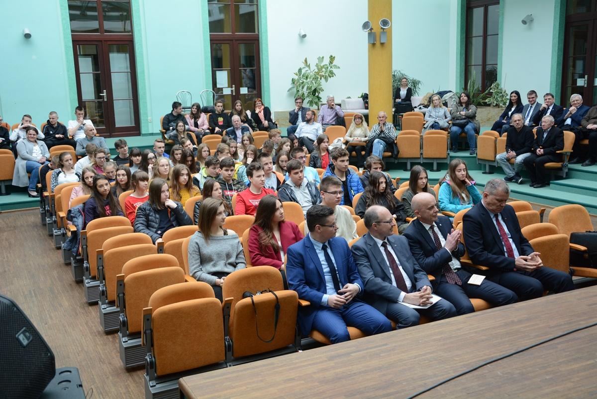 „Inwestycje banku centralnego w zakłady Staropolskiego Okręgu Przemysłowego w 190. rocznicę powołania Banku Polskiego oraz 180. rocznicę uruchomienia Huty Rejów”