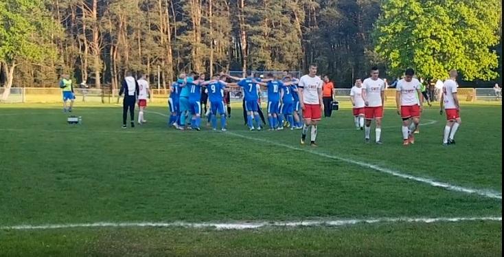 Zwycięstwo Orlicza w Ćmielowie. Orły blisko awansu !